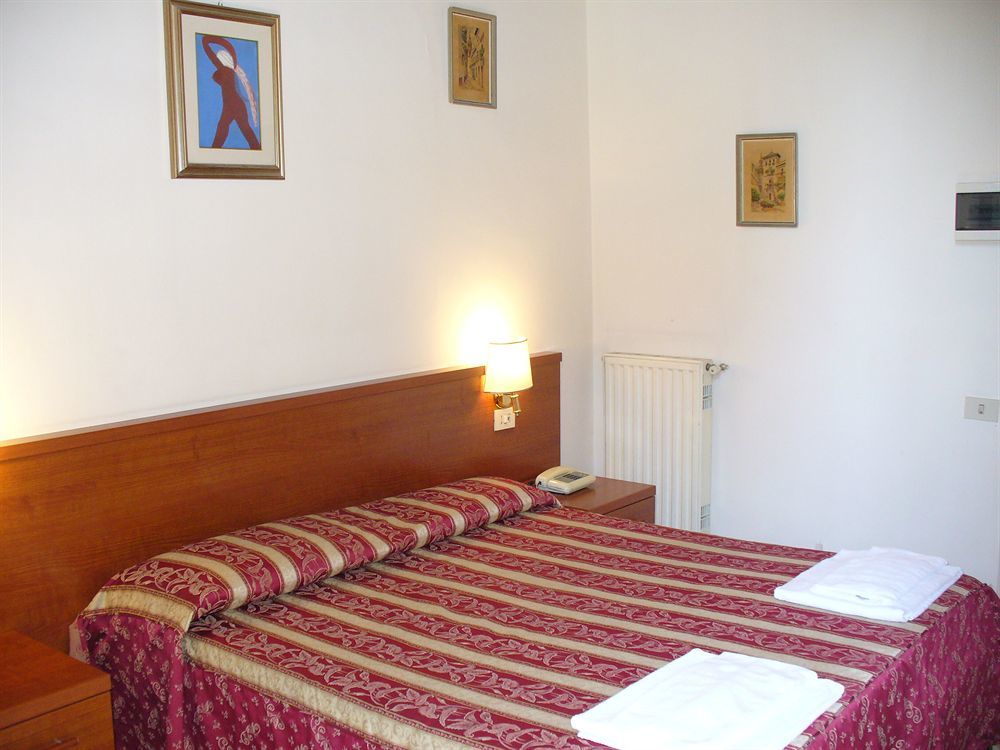 Hotel Azzurra Roma Exterior foto